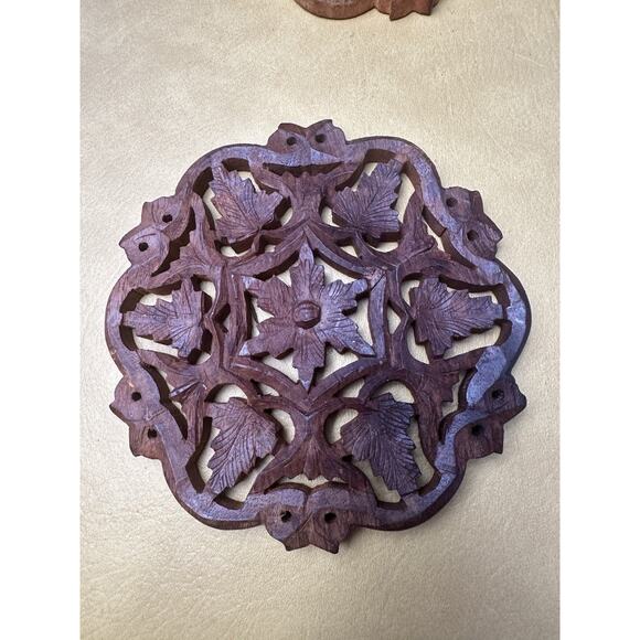Vtg Cottagecore Trivet Teak Wooden Hand Carved Inlay Intricate 5" Made In India - Picture 4 of 4